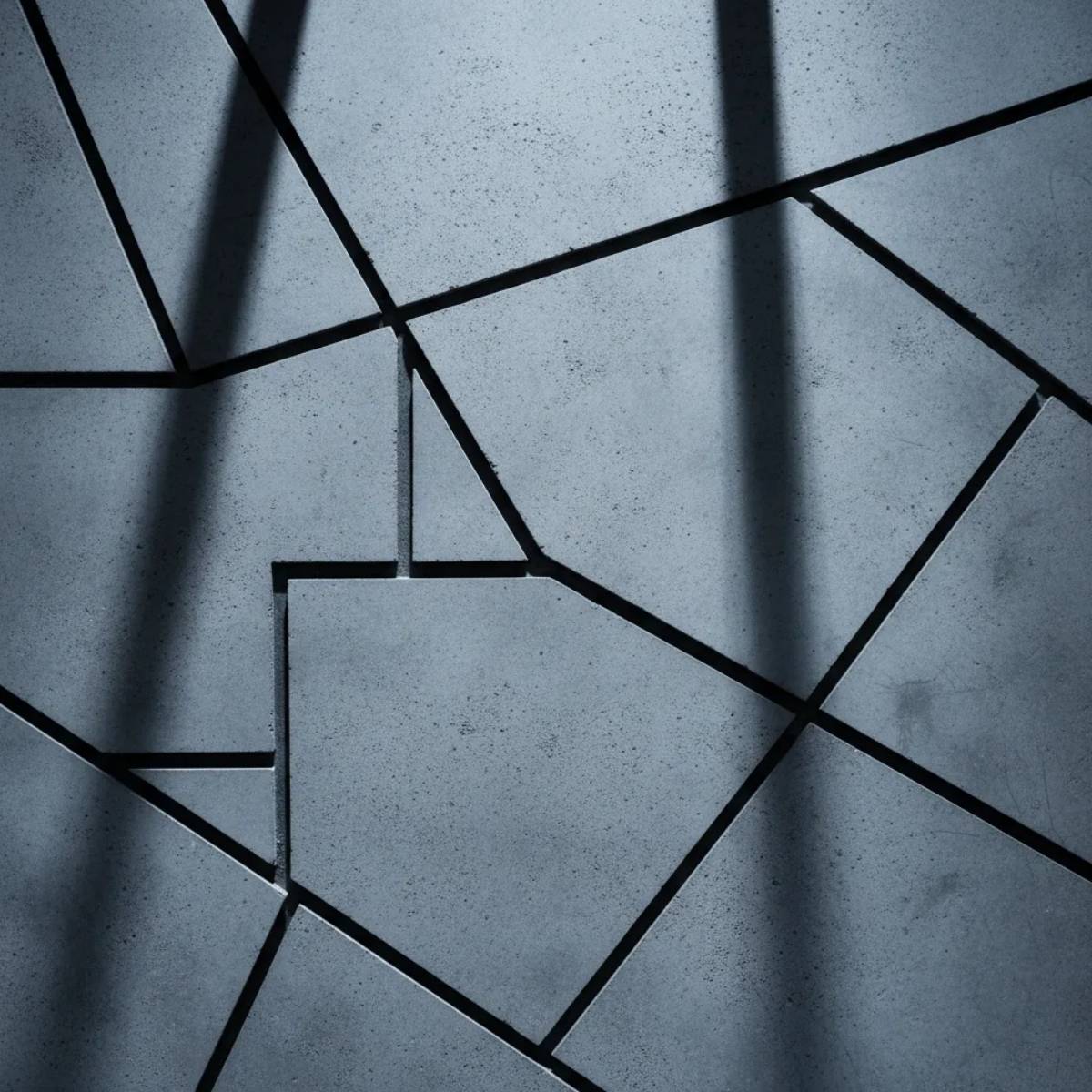 Rappresentazione geometrica delle rotte di spedizione Herekoretanga su cemento. Un labirinto architettonico ispirato ai percorsi verso Oceania e alla simbologia Maori. Design GL MANIFACTORY.